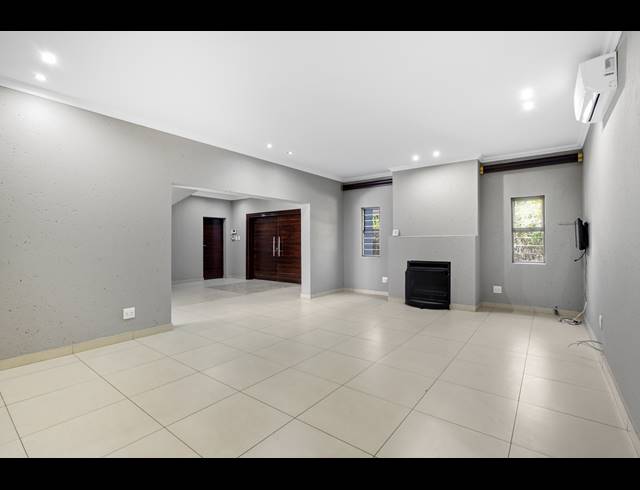 6 BEDROOM HOUSE FOR SALE IN BRYANSTON